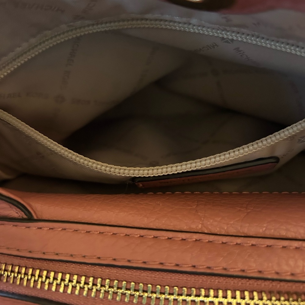 Michael Kors Blush pink Studded pebbled leather Shoulder Bag with chain handles. - Picture 12 of 16